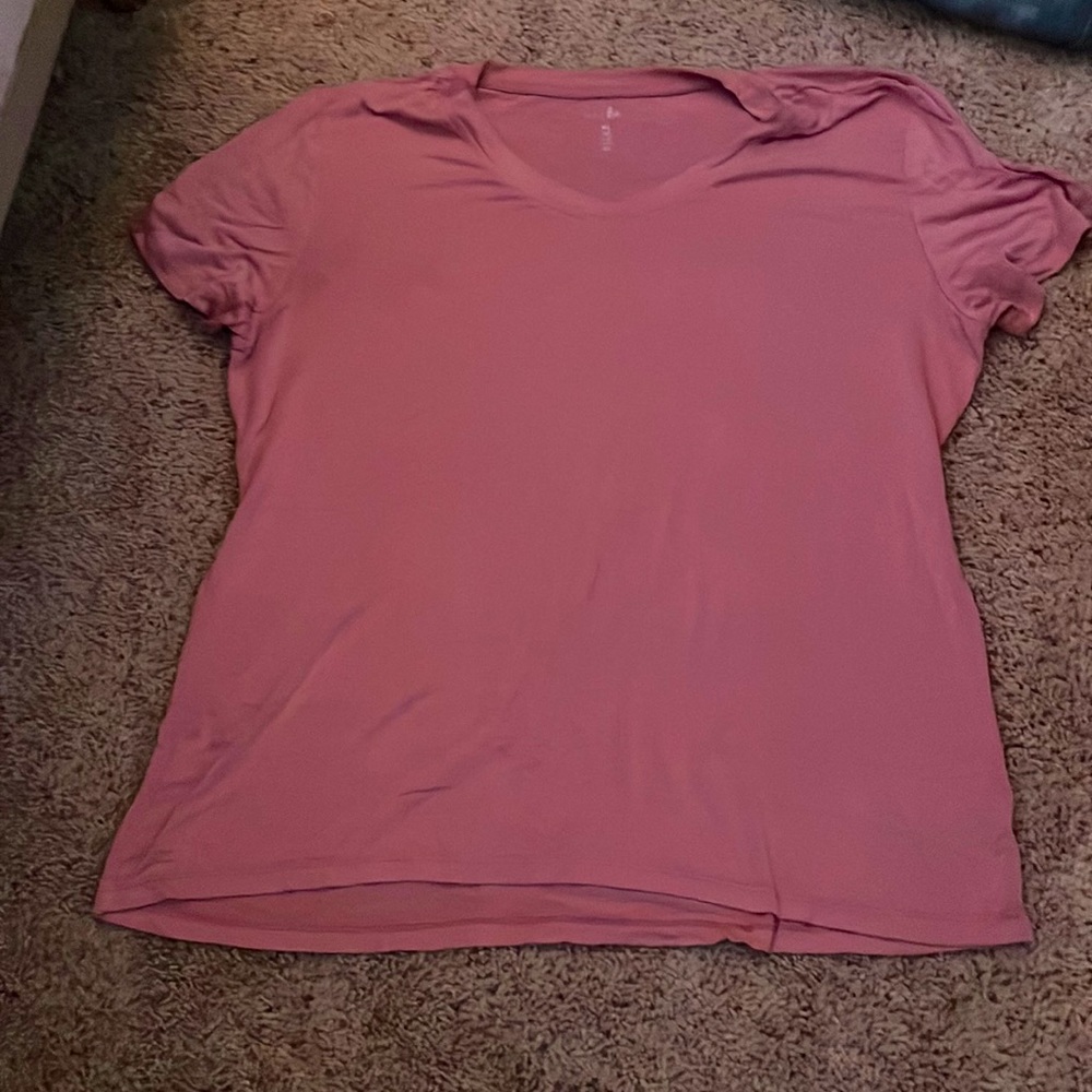 Pink XL tee shirt no stains or holes in great condition never worn